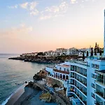 With Sea Views, Terrace & Pool, Διαμέρισμα Nerja