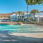 With Sea Views, Terrace & Pool, Апартаменты Нерха