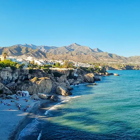 With Sea Views, Terrace & Pool, Apartment Nerja