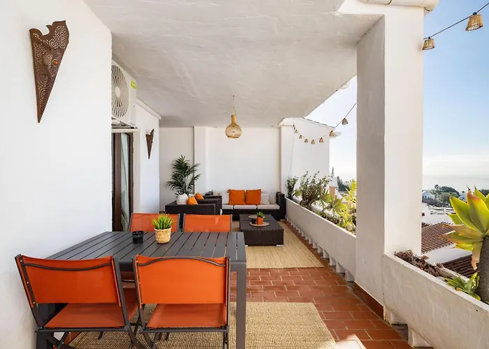 With Sea Views, Terrace & Pool, Apartment Nerja